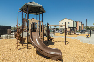 Olive Ranch Apartments in Oroville, CA - Foto de edificio - Building Photo