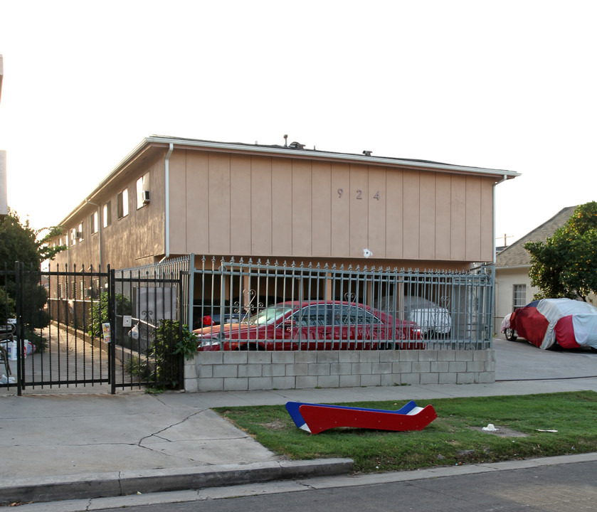 916-924 White Knoll Dr in Los Angeles, CA - Foto de edificio