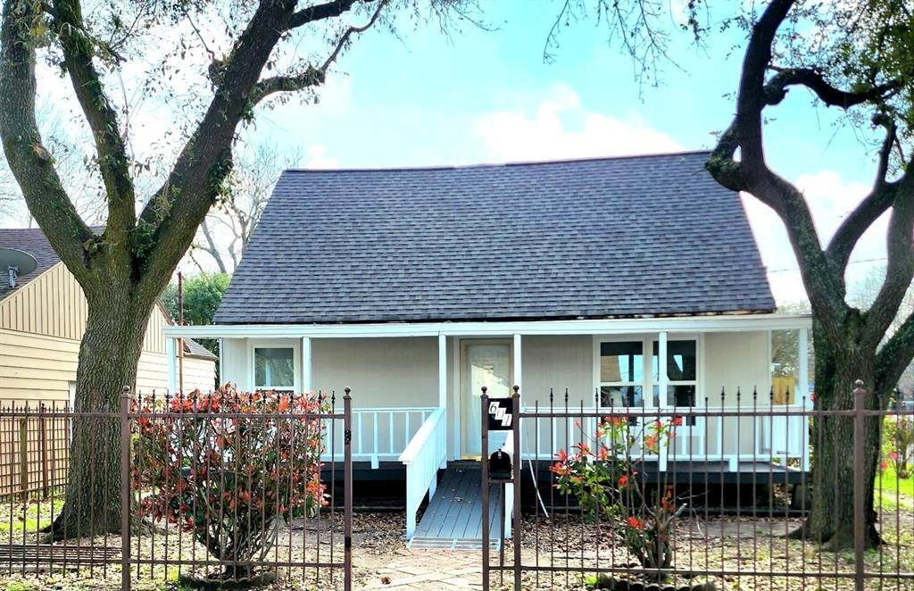 601 E Wright Ave in Baytown, TX - Building Photo