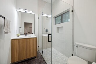 711 Memorial Heights Dr in Houston, TX - Building Photo - Building Photo