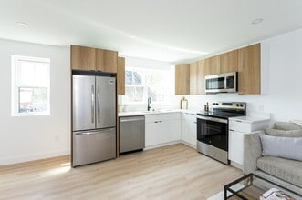 7 Kenoza Ave in Haverhill, MA - Building Photo - Building Photo