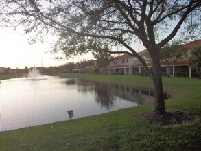 7643 Bristol Cir in Naples, FL - Building Photo - Building Photo