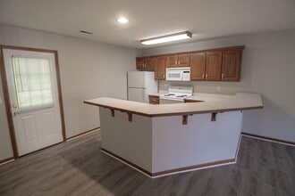 1316 Valley Creek Ln in Columbia, MO - Building Photo - Building Photo