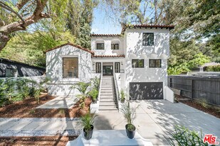 1800 Benedict Canyon Drive in Beverly Hills, CA - Building Photo