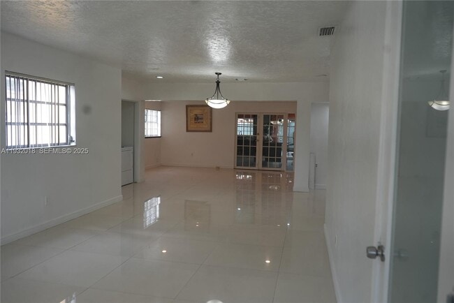 3285 NW 97th St in Miami, FL - Building Photo - Building Photo