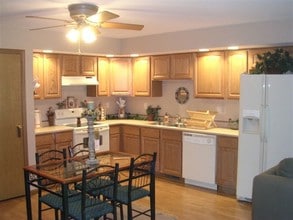 1037 Ridge St in Wapakoneta, OH - Building Photo - Building Photo