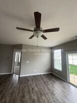 556 Dylan Dr in Avon, IN - Building Photo