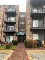 8936 N Parkside Ave in Des Plaines, IL - Building Photo