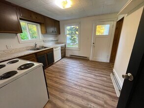 15210 42nd Ave S in Tukwila, WA - Foto de edificio - Building Photo