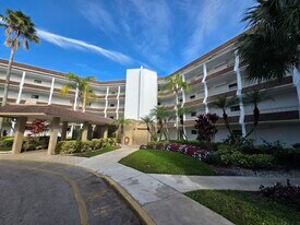 4770 Fountains Dr S, Unit 303 in Greenacres, FL - Building Photo