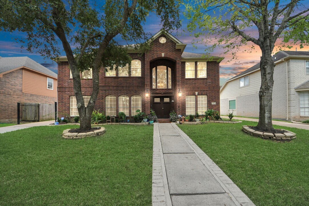 922 Bayhill Dr in Sugar Land, TX - Building Photo