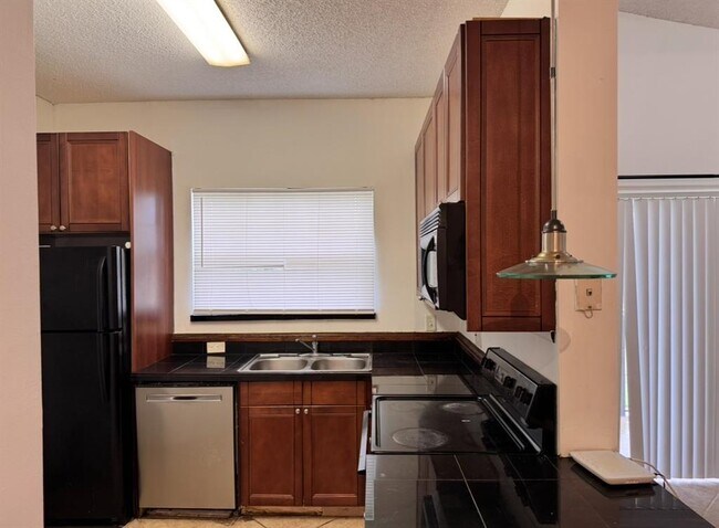 891 Cypress Park Way, Unit P6 in Deerfield Beach, FL - Building Photo - Building Photo