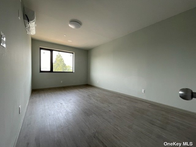 108-46 Roosevelt Ave-Unit -4B in Queens, NY - Building Photo - Building Photo