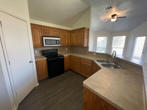 4528 Wheatland Dr in Fort Worth, TX - Building Photo - Building Photo