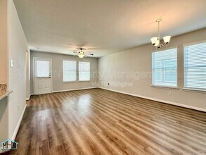 11151 Hollinger Cir in Converse, TX - Building Photo - Building Photo