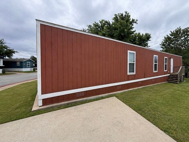 property at 709 N Collins Fwy