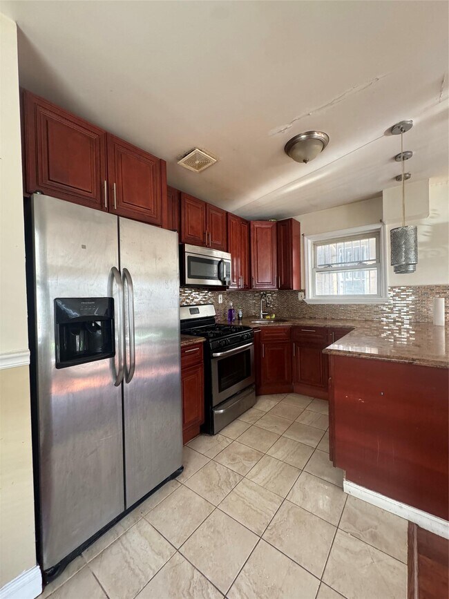 109-37 156th St-Unit -1st floor in Queens, NY - Building Photo - Building Photo