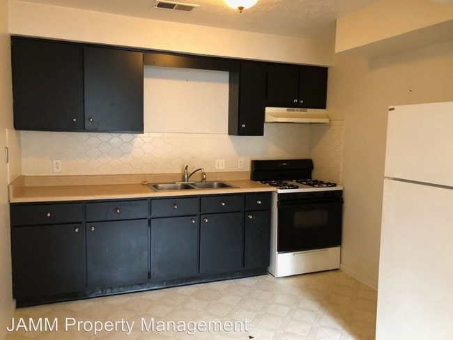 1803 Cromwell Dr in Akron, OH - Building Photo - Building Photo