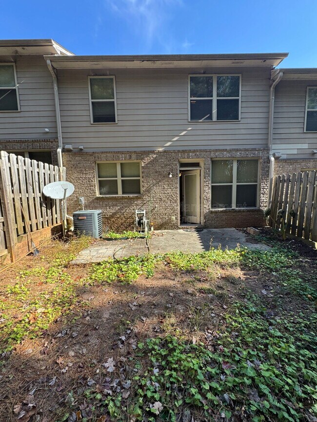 property at 3447 Desoto Rd