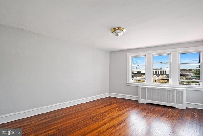 2411 W Darby Rd in Havertown, PA - Building Photo - Building Photo