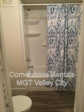 264 College St SE in Valley City, ND - Foto de edificio - Building Photo