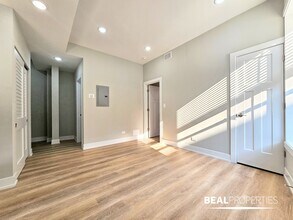428 W Belden Ave, Unit 6 in Chicago, IL - Foto de edificio - Building Photo