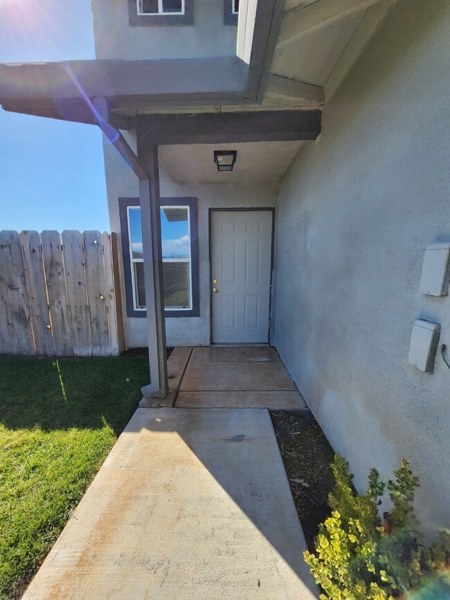 150 Brookridge Dr in Red Bluff, CA - Building Photo - Building Photo