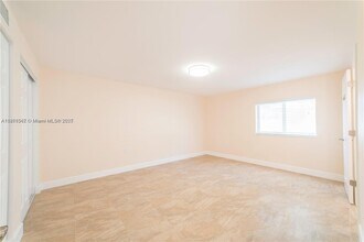 4350 SW 1st St in Coral Gables, FL - Foto de edificio - Building Photo