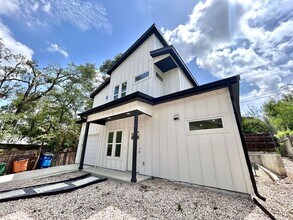 1403 Cometa St in Austin, TX - Building Photo - Building Photo