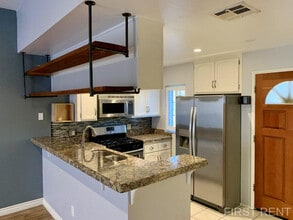 9290 Towne Centre Dr in San Diego, CA - Building Photo - Building Photo