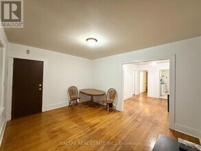 1093 Howard Ave in Windsor, ON - Building Photo - Building Photo