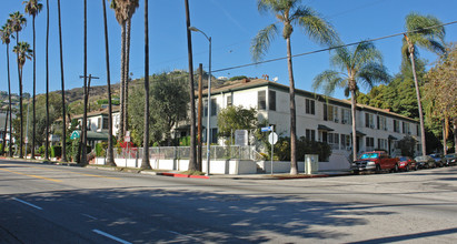 Hollywood Plaza Apartments in Los Angeles, CA - Building Photo - Building Photo