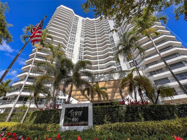 3400 NE 192nd St, Unit 503 in Miami, FL - Building Photo - Building Photo