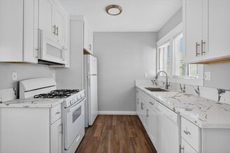 736 Olive Ave in Long Beach, CA - Building Photo - Building Photo