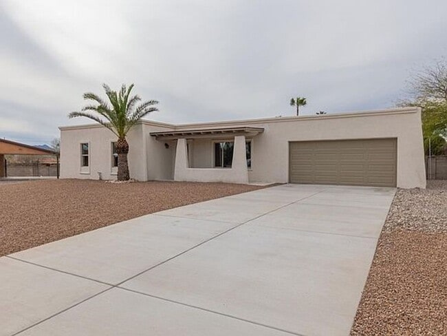 5225 N Whispering Hills Ln in Tucson, AZ - Building Photo - Building Photo