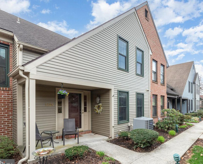 property at 1123 Wicklow Ct