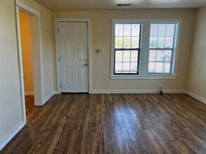 102 E Carrie Manor St in Manor, TX - Building Photo - Building Photo