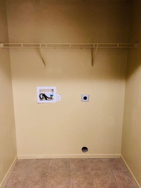 124 Booker Rd-Unit -A in Waynesville, MO - Foto de edificio