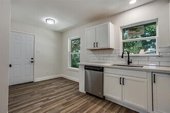 3315 Crest Ridge Dr in Dallas, TX - Building Photo - Building Photo