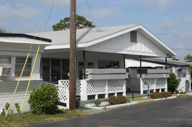 Luxor Mobile Home Park in Bradenton, FL - Foto de edificio - Building Photo