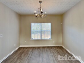 213 Forrest Dr in Palmetto, GA - Foto de edificio - Building Photo