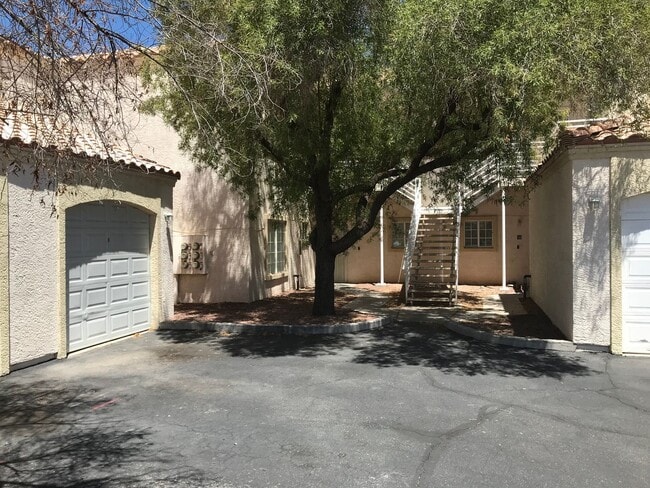 property at 1900 N Torrey Pines Dr