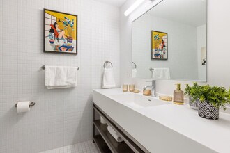 12607 Larchmere Blvd in Cleveland, OH - Building Photo - Building Photo