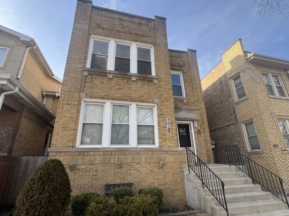 4420 N Marmora Ave in Chicago, IL - Building Photo