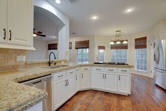 10218 Scull Creek Dr in Austin, TX - Building Photo - Building Photo