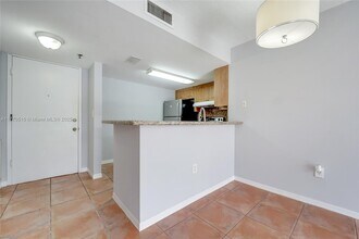 2642 Collins Ave in Miami Beach, FL - Building Photo - Building Photo