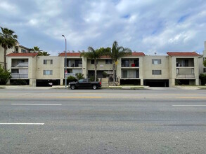 13925 Sherman Way in Van Nuys, CA - Building Photo - Building Photo