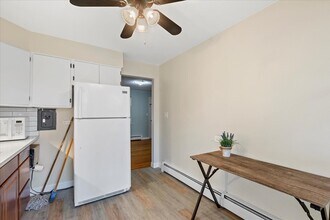 1725 Howard Ave in Des Plaines, IL - Building Photo - Building Photo