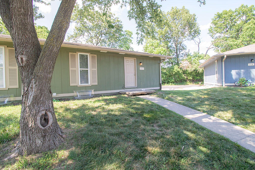 215 Wheaton Ct in Columbia, MO - Building Photo