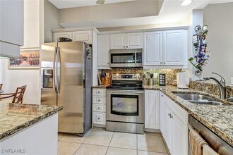 401 Bayfront Pl in Naples, FL - Building Photo - Building Photo